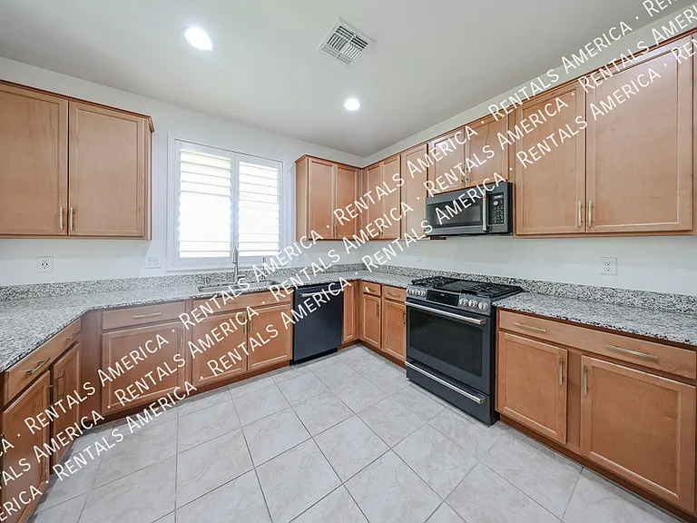 13487 N 174th Ave — Photo 14