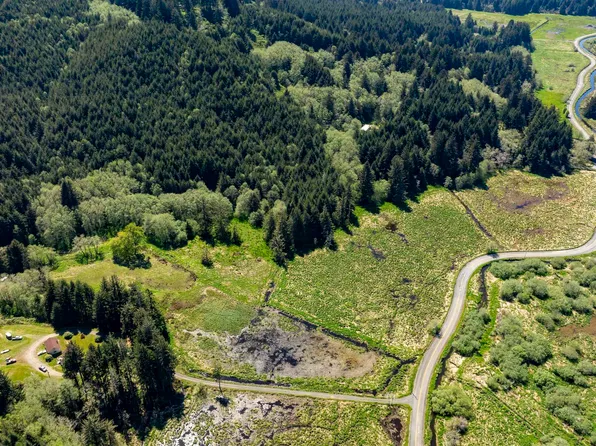 94101 N Way Ln, North Bend, OR 97459