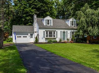 36 Country Ln, Penfield, NY 14526