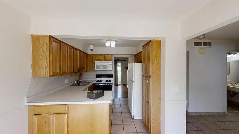 Building Photo - 2824 Page Ave #ENTIRE