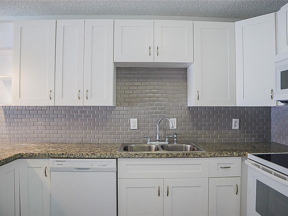 3rd image of 8005 Lake Dr APT 311