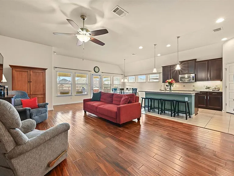 703 N Emory Cv — Photo 2