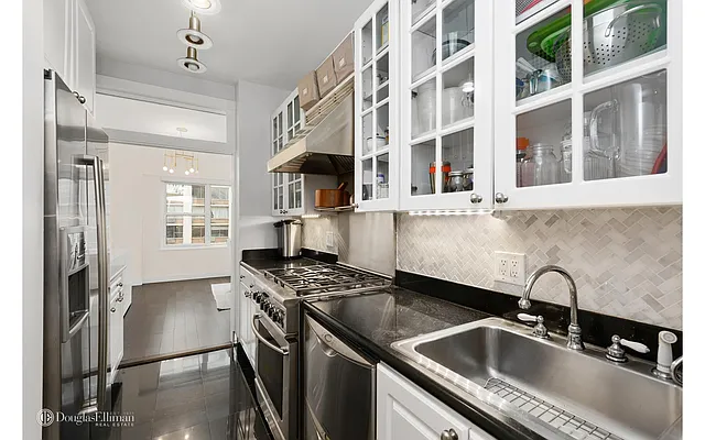 Sold by Douglas Elliman | media 14