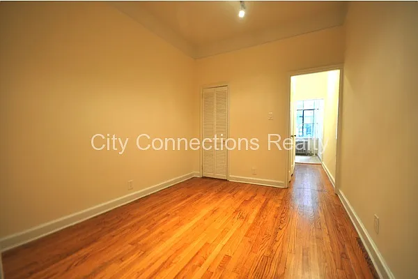 Rented by City Connections Realty | media 16