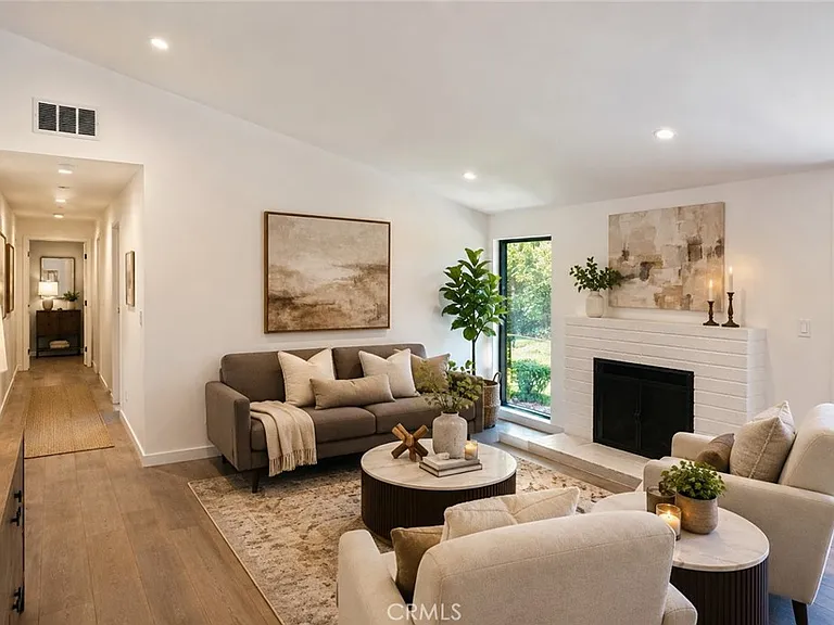 5703 McDonie Ave — Photo 3