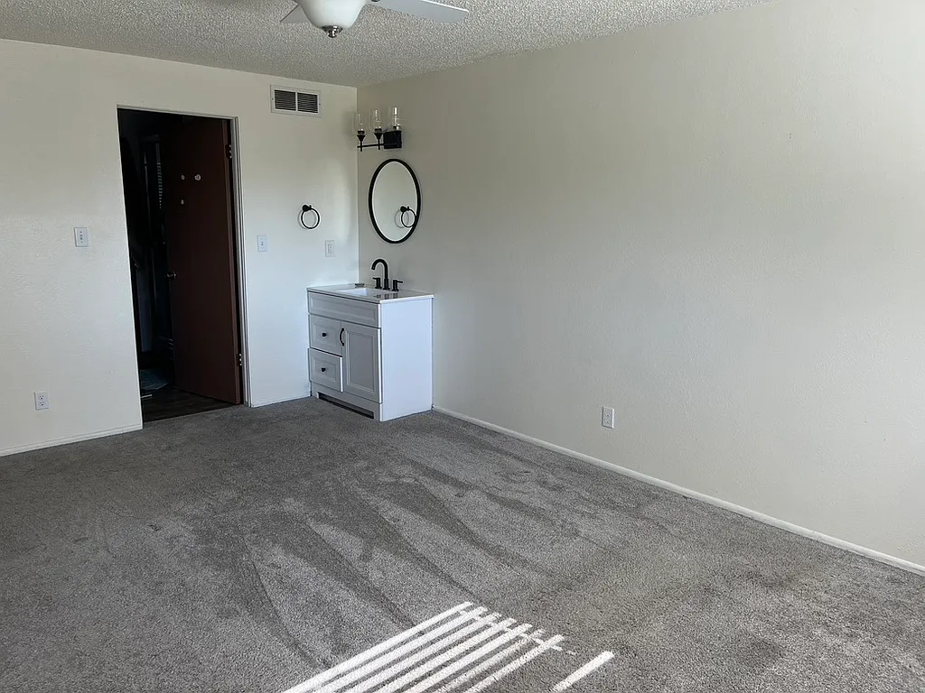 1000 & 1002 N Clover Dr — Photo 3