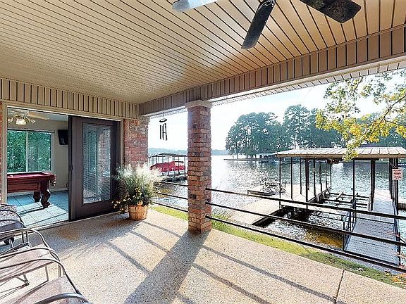 2nd image of 138 Bay Oaks Cv
