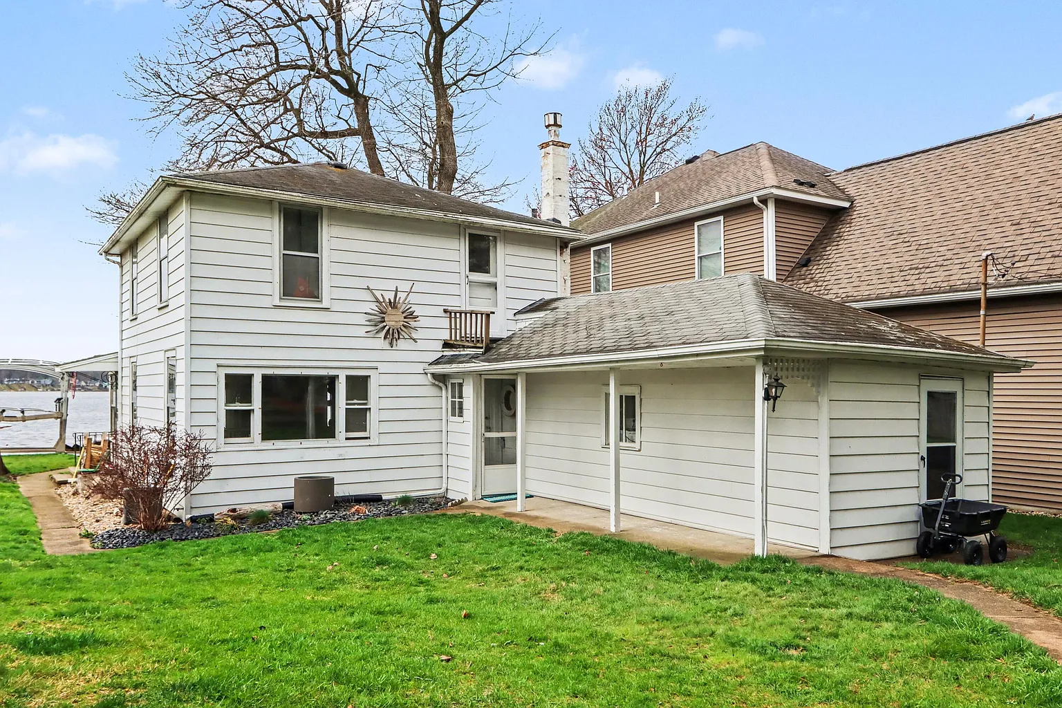 1902 Forest Dr photo 1