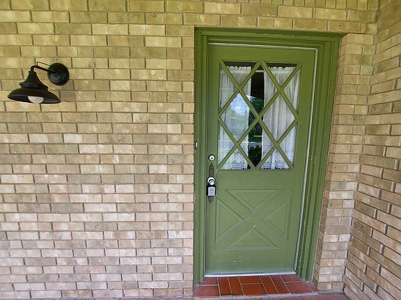 2nd image of 1005 N Vandeveer St