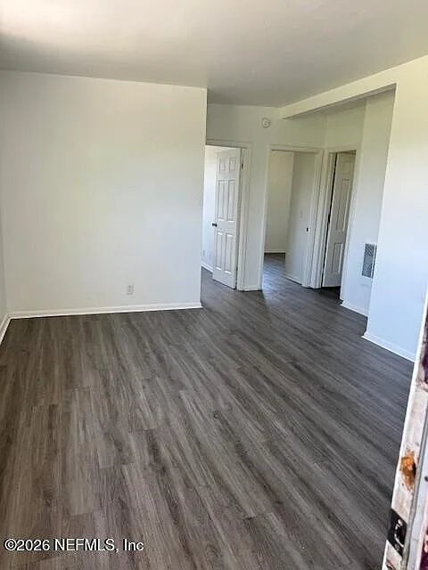 2 bed, 1.0 bath, 694 sqft, $845 — Photo 2