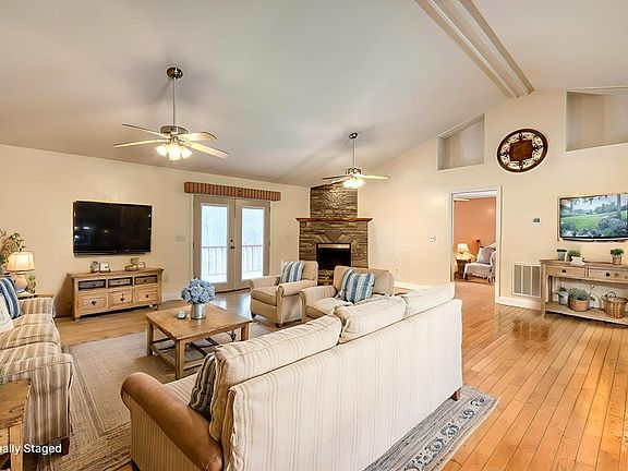 5th image of 101 Kristina Ln