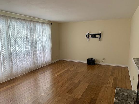 4th image of 121 Westover Ct