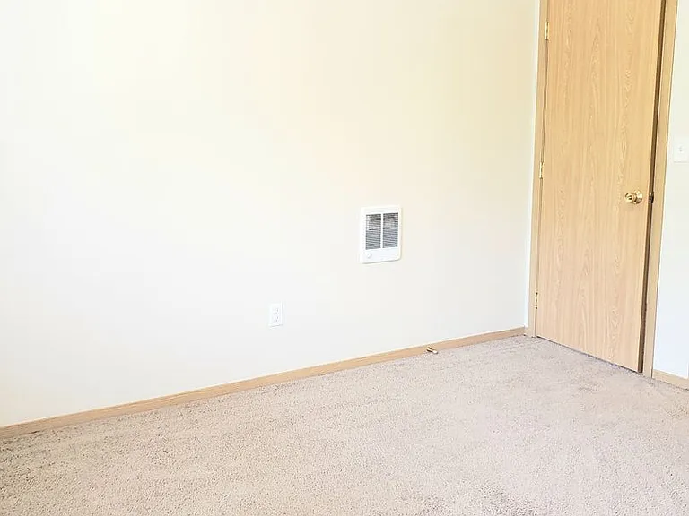 591 Eastmont Ave — Photo 13