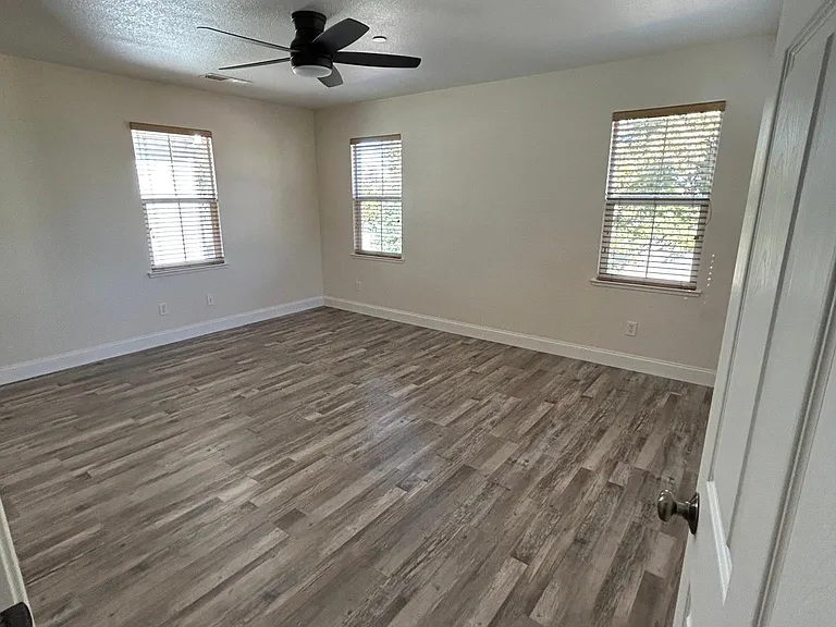 742 Stonehaven Loop — Photo 14