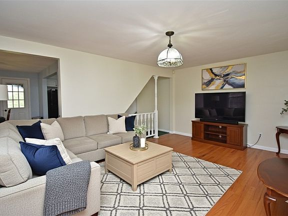 5th image of 609 Shadyside Dr