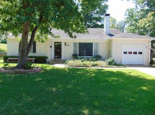 22 Rambling Rd, Palestine, TX 75801