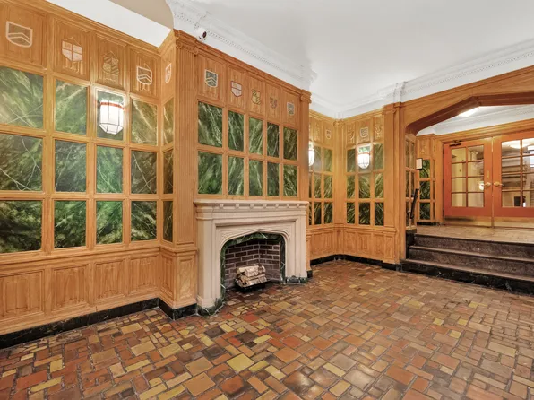 77-16 Austin Street image 12 of 14