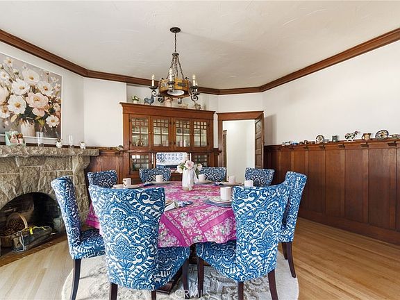 5th image of 228 S Spring St