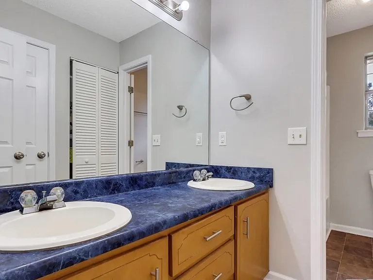 1232 Pineridge Way — Photo 15
