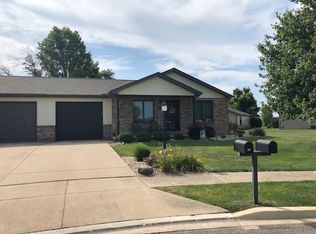 18 Royal Ct, Washington, IL 61571