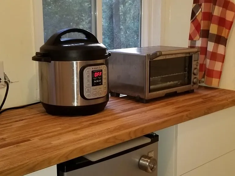 Instapot, toaster and single burner