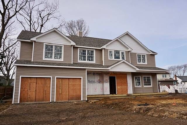 2nd image of 2 Park Ln