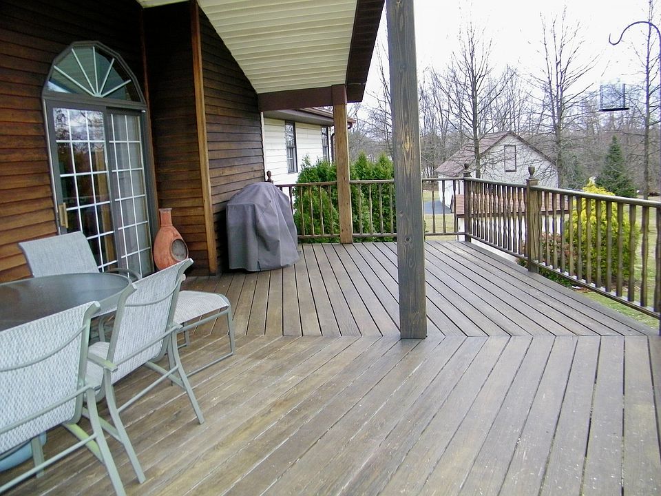 Expansive deck