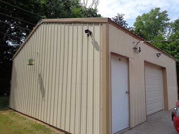 3rd image of 412 W Coy Cir