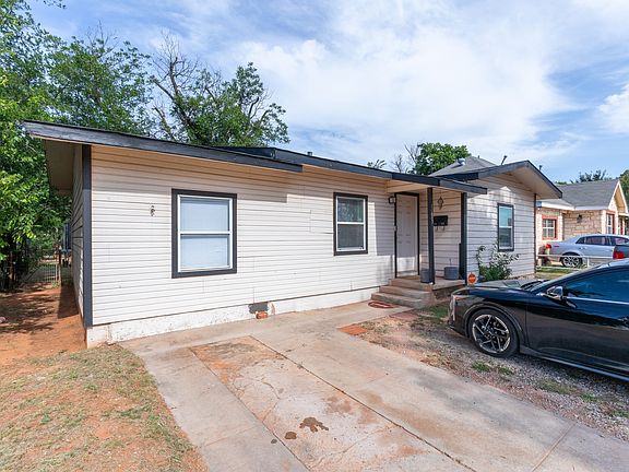 3rd image of 1425 N Mockingbird Ln