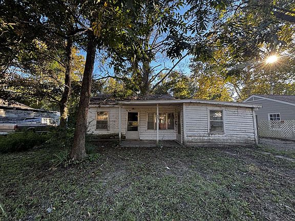 5th image of 407 S Park Dr