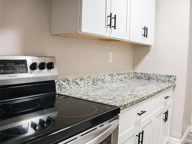 4240 Woodside Dr — Photo 21