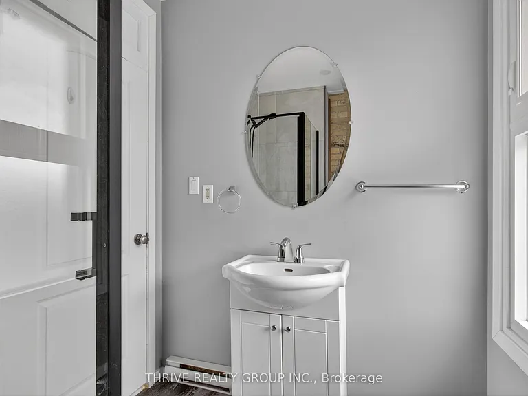 259 Clarence St — Photo 8