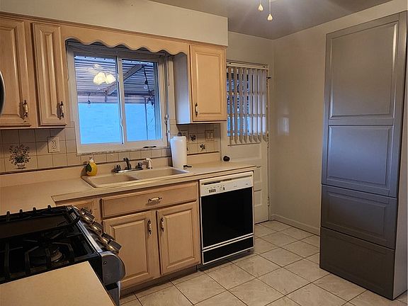 2nd image of 1586 Collier Ave