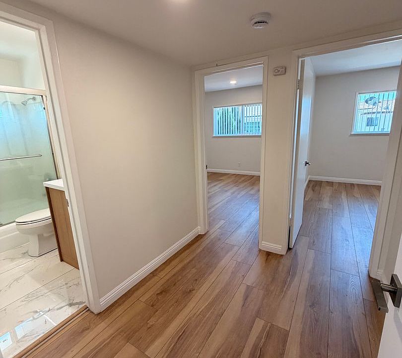 1st image of 10500 La Reina Ave #E