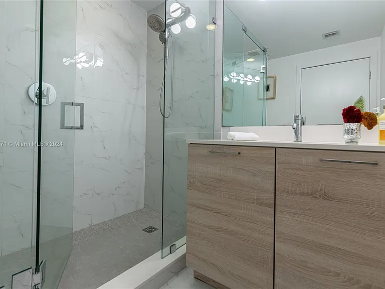 16385 Biscayne Blvd #1701 — Photo 21