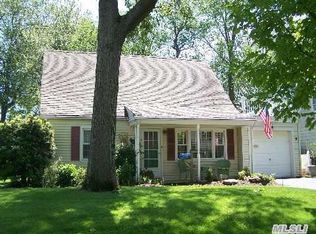 6 Beechwood Pl, Massapequa, NY 11758