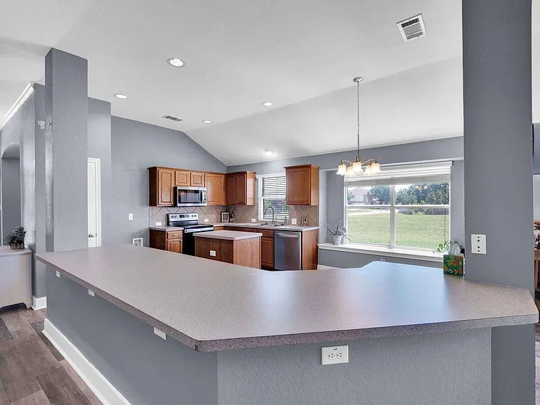 6516 Fairglen Dr — Photo 12