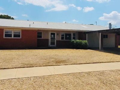 704 E Hayes Ave, Morton, TX, 79346