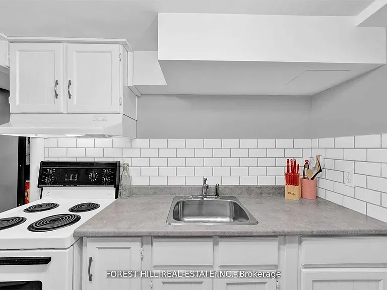 996 Bayview Ave #LOWER — Photo 12