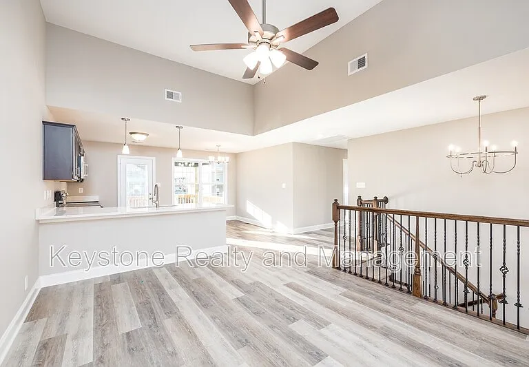 808 Lillian Grace Dr — Photo 4