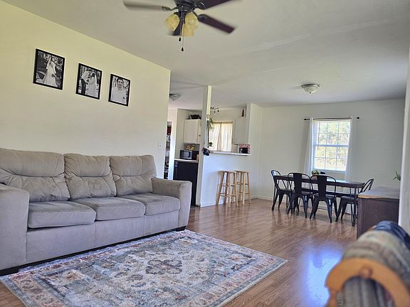 5th image of 408 Cattle Creek Rd