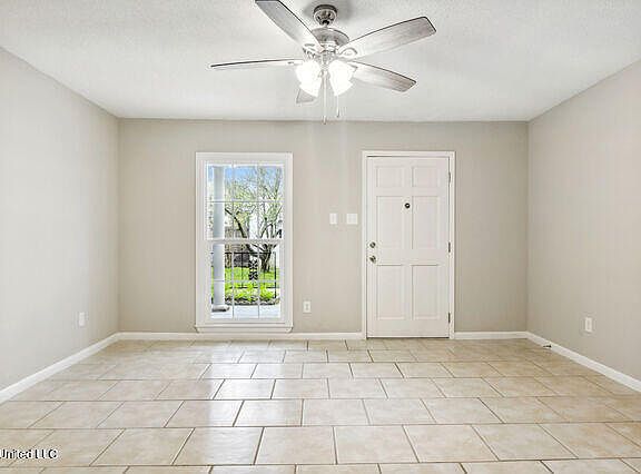2nd image of 2501 Gulf Ave APT 25
