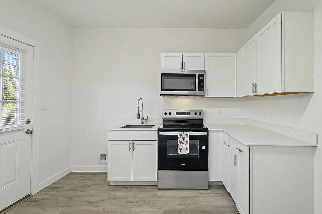 1 bed, $895 — Photo 3