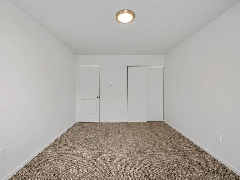 Waynedale Circle Apartments — Photo 9