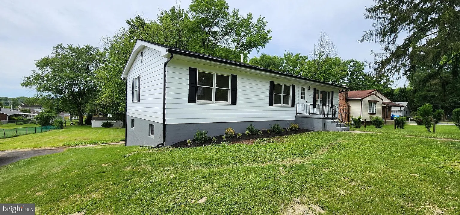 2205 Roth Rd photo 1