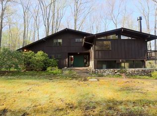 2 Lochsley Ln, Pomona, NY 10970