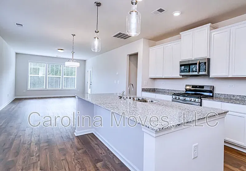 4 bed, 2.5 bath, 2046 sqft, $1,750 — Photo 3