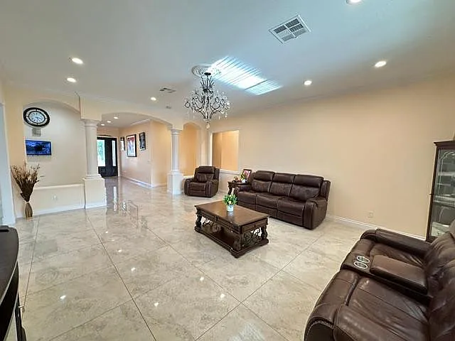 6830 N 14th St — Photo 5