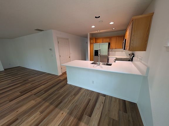 4th image of 1283 NE Kinney St
