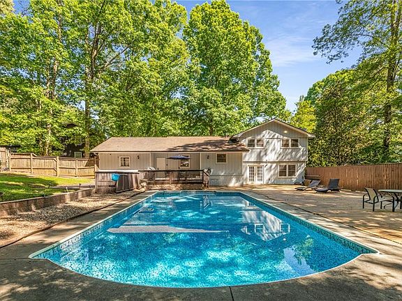 2nd image of 3307 Pointe Bleue Ct